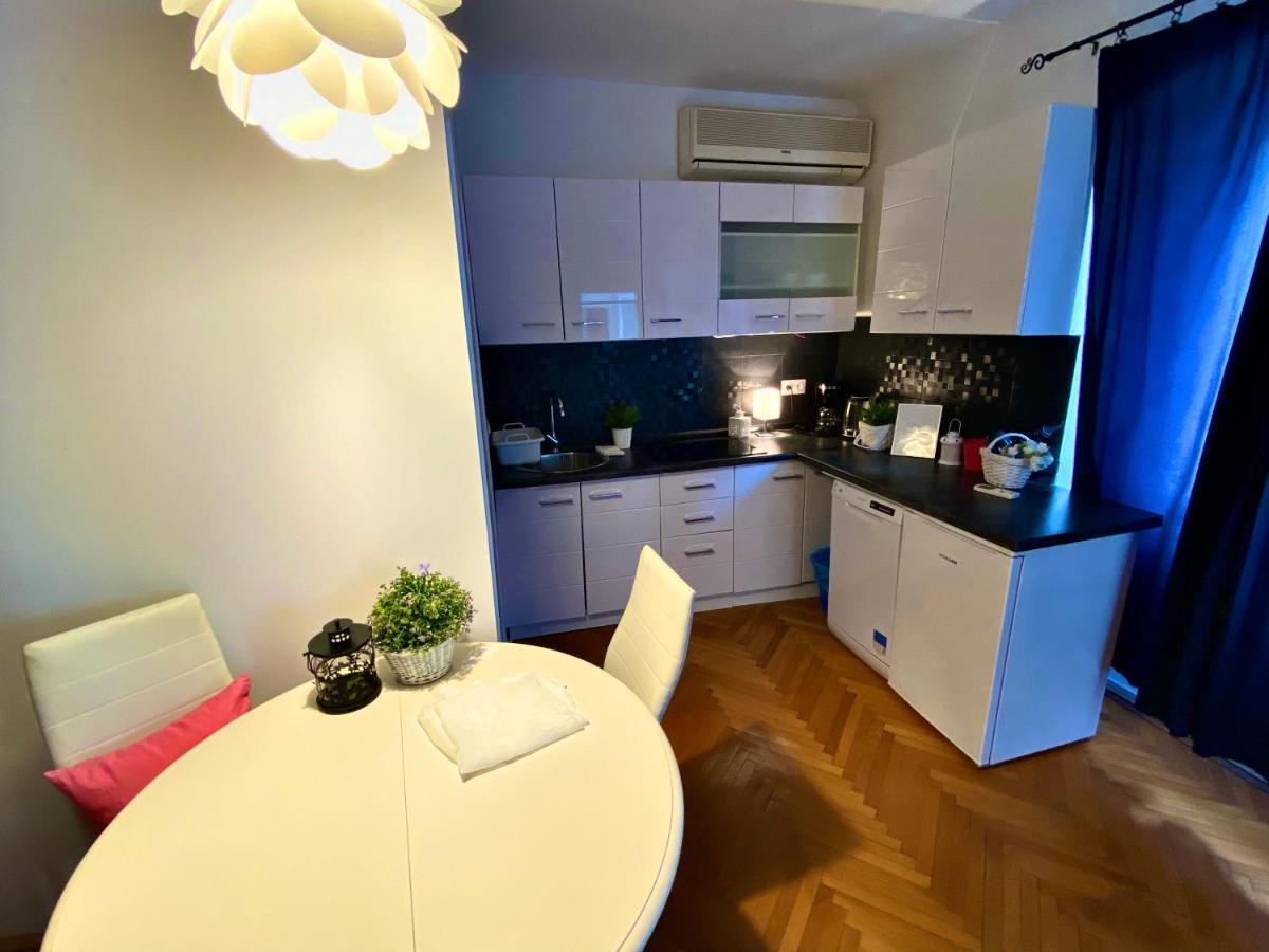 City Square Apartment Porec Luaran gambar